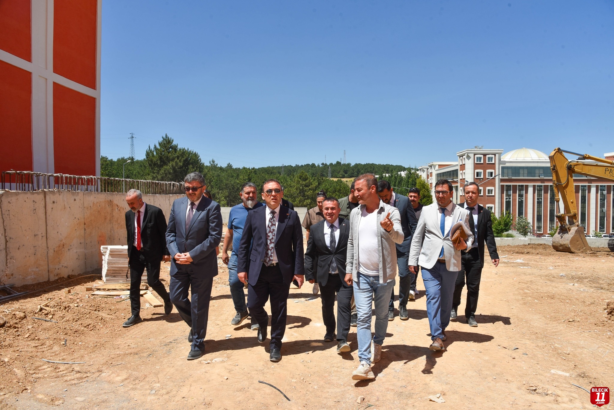 Vali Sozer ve Rektor Kaplancikli Yurt Insaatini Inceledi