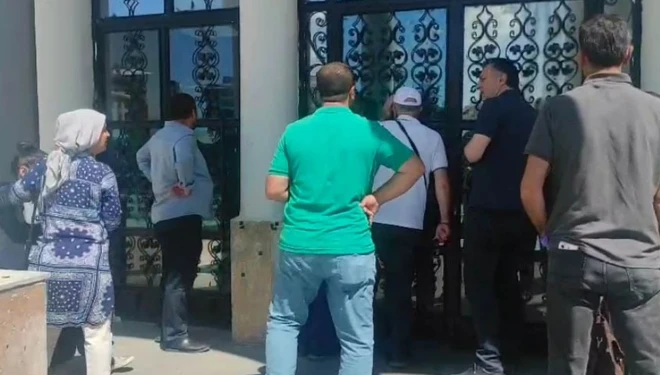 YKS’nin İlk Oturumu: Van’da Sınav Gerginliği Öğrenciler Sınav Merkezleri Önünde