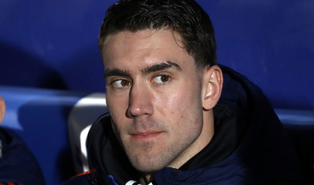 Dusan Vlahovic, Juventus’tan Ayrılmayı Düşünmüyor: Jonathan David Transferi Tehlikede Vlahovic’in