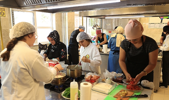 Edirne’de Aile Yılı Etkinlikleri Kapsamında Yemek Yarışması Düzenlendi Aileler Kendi