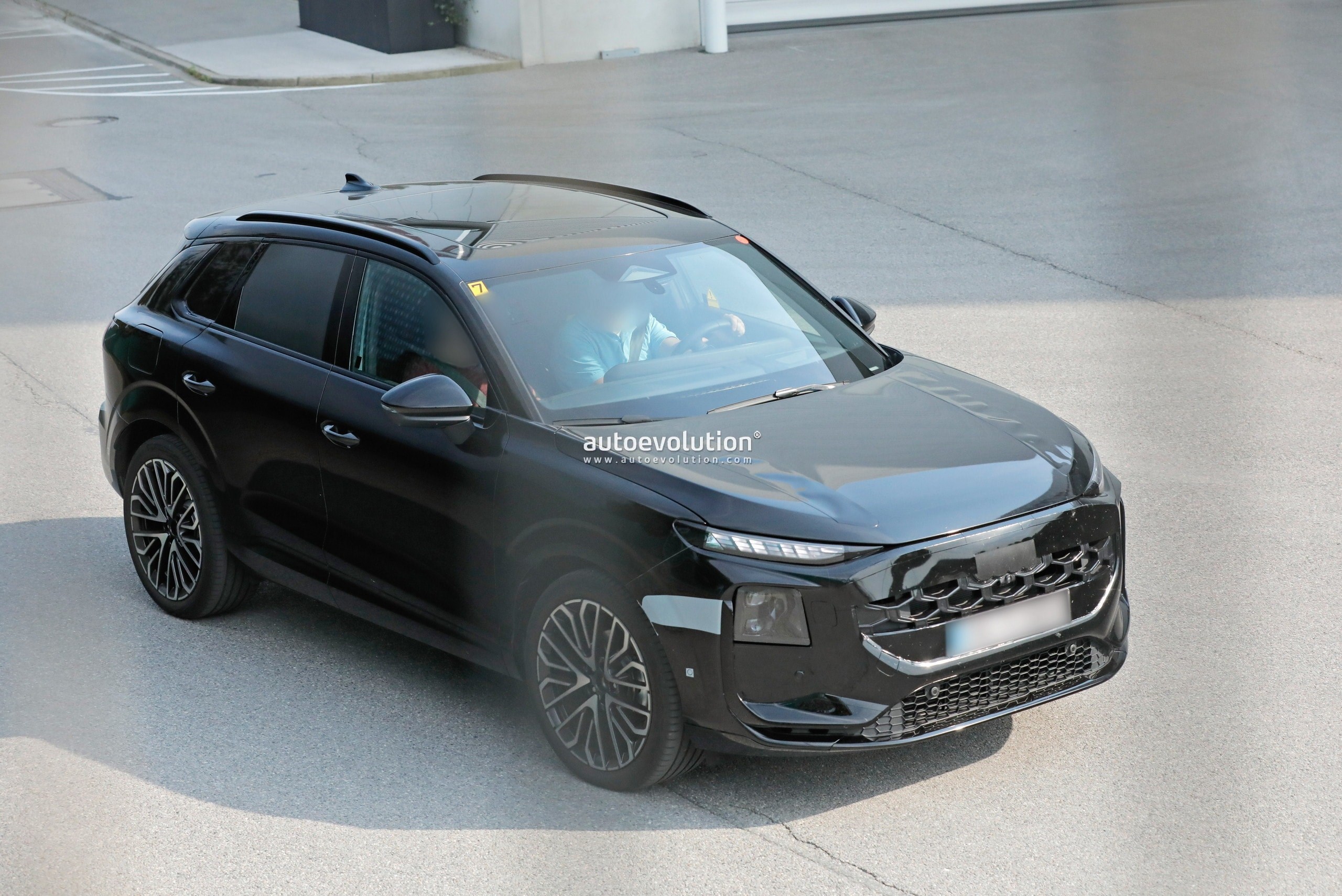 Yeni Nesil Audi Q3un Teaser Gorselleri Paylasildi