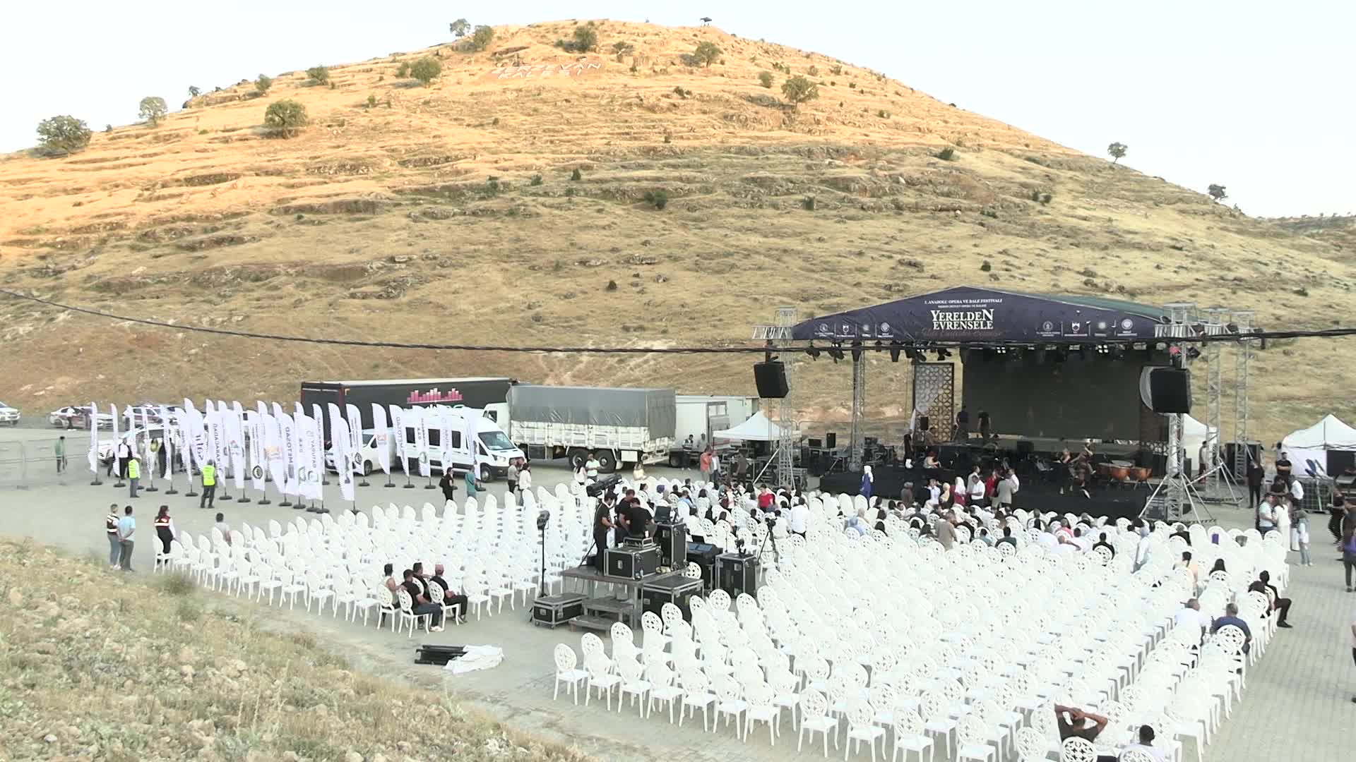 Zerzevan Kalesinde Ask Melodileri Yerel Ritimler Evrensel Duygular