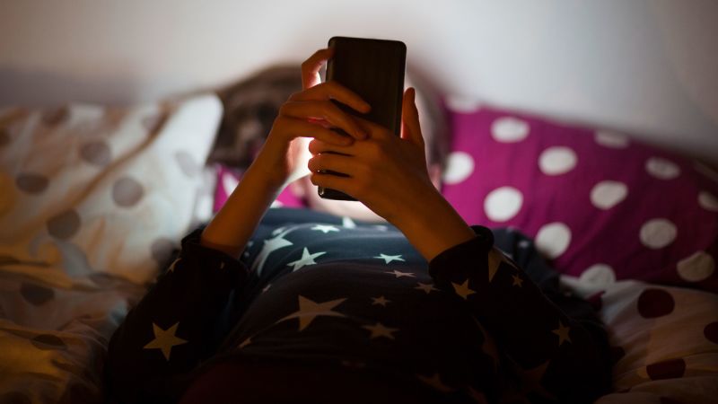 Akıllı Telefon Kullanımı: 13 Yaş Altındaki Çocuklar İçin Riskler Araştırma