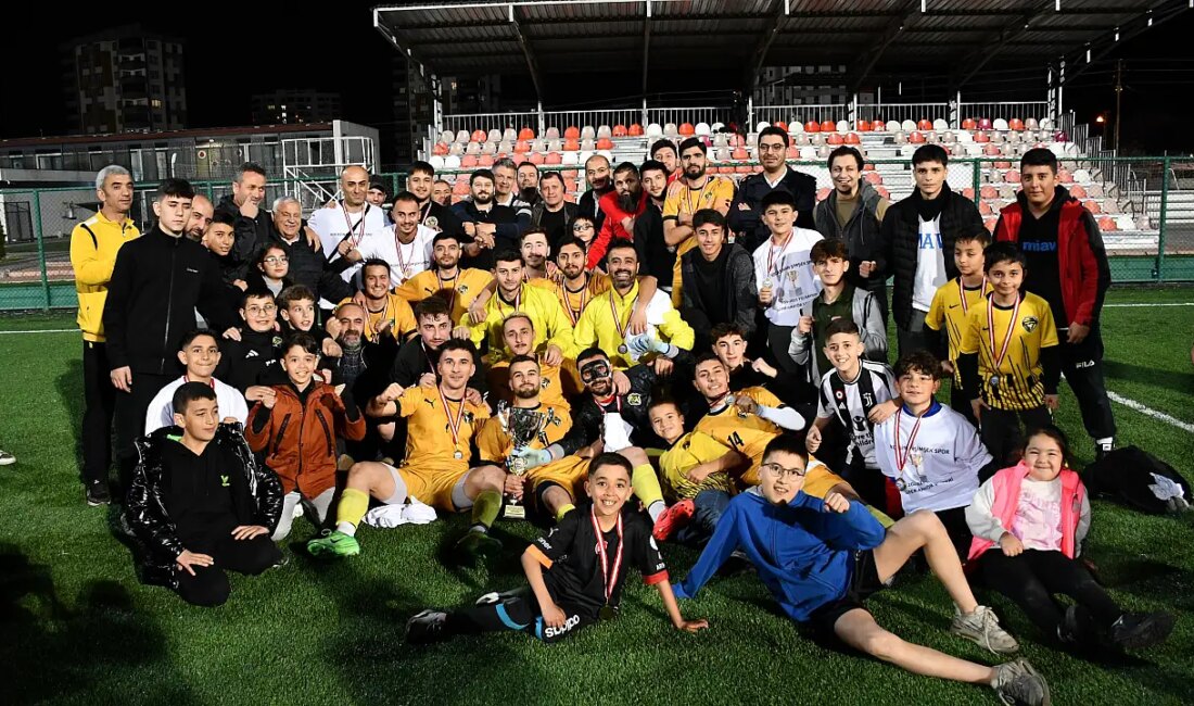 2024-2025 Futbol Sezonu Kayseri’de Tamamlandı 05.07.2025 11:49 Güncelleme: 05.07.2025 12:53