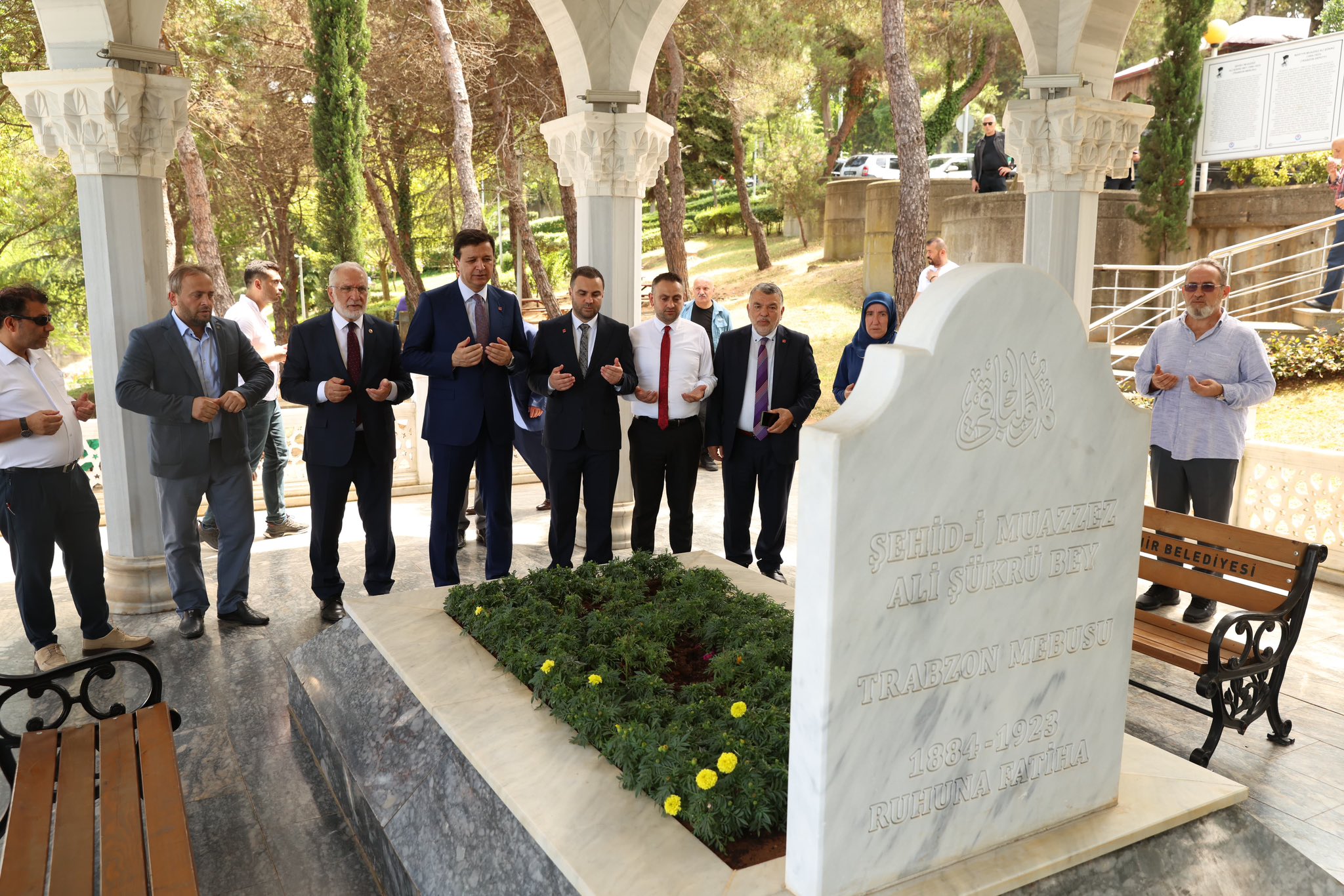 Ali Şükrü Bey'in Mezarı