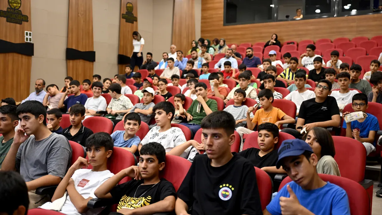 1753750844 120 Ogrenci Cennetin Cocuklari Ile Universite Tercihlerini Konustu.webp