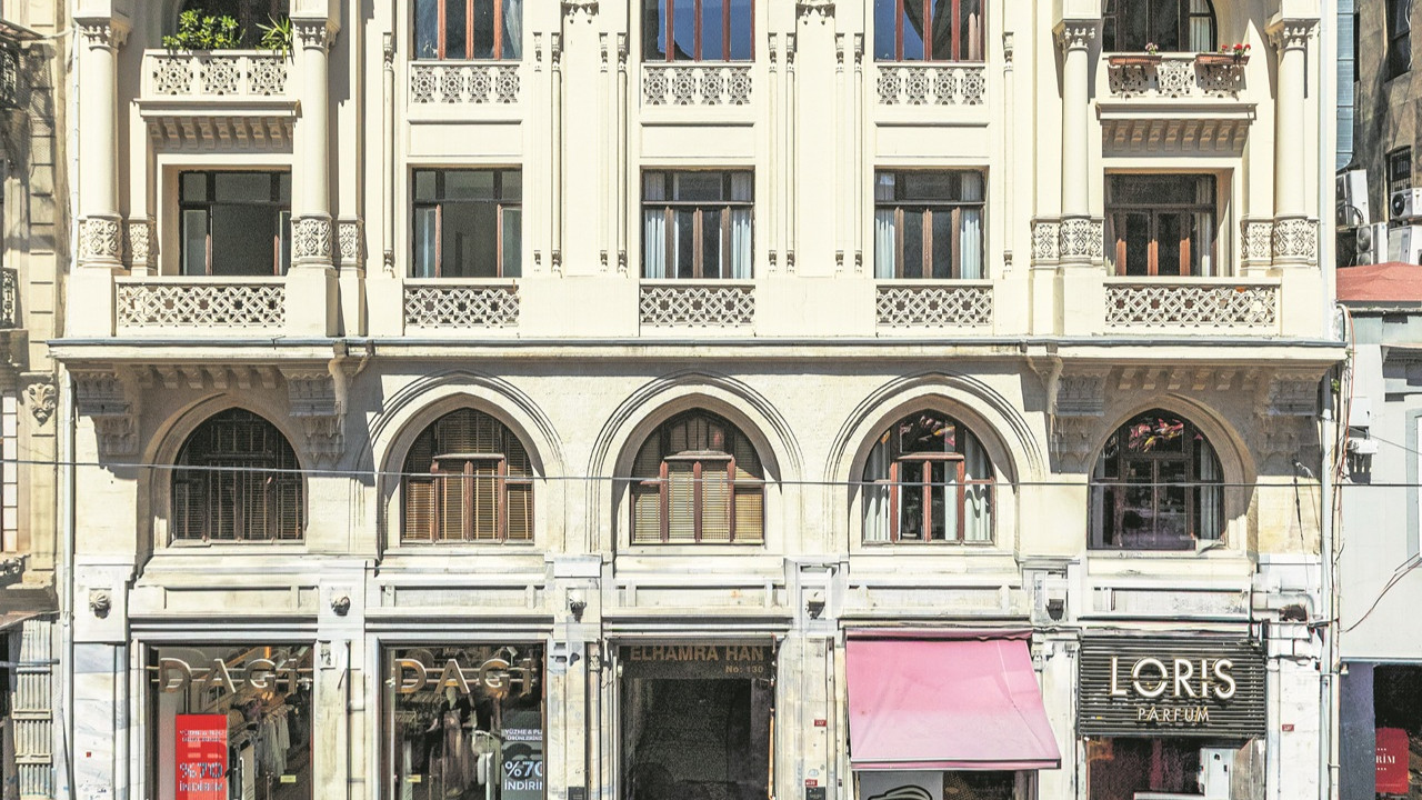2025 Istanbul Bienalinde Surpriz Mekanlar ve Unlu Iliskiler