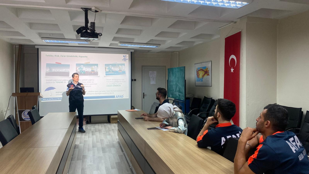 AFAD Personeline Egitim Verildi Yeni Mufredat ve Sinav Takvimi Ile