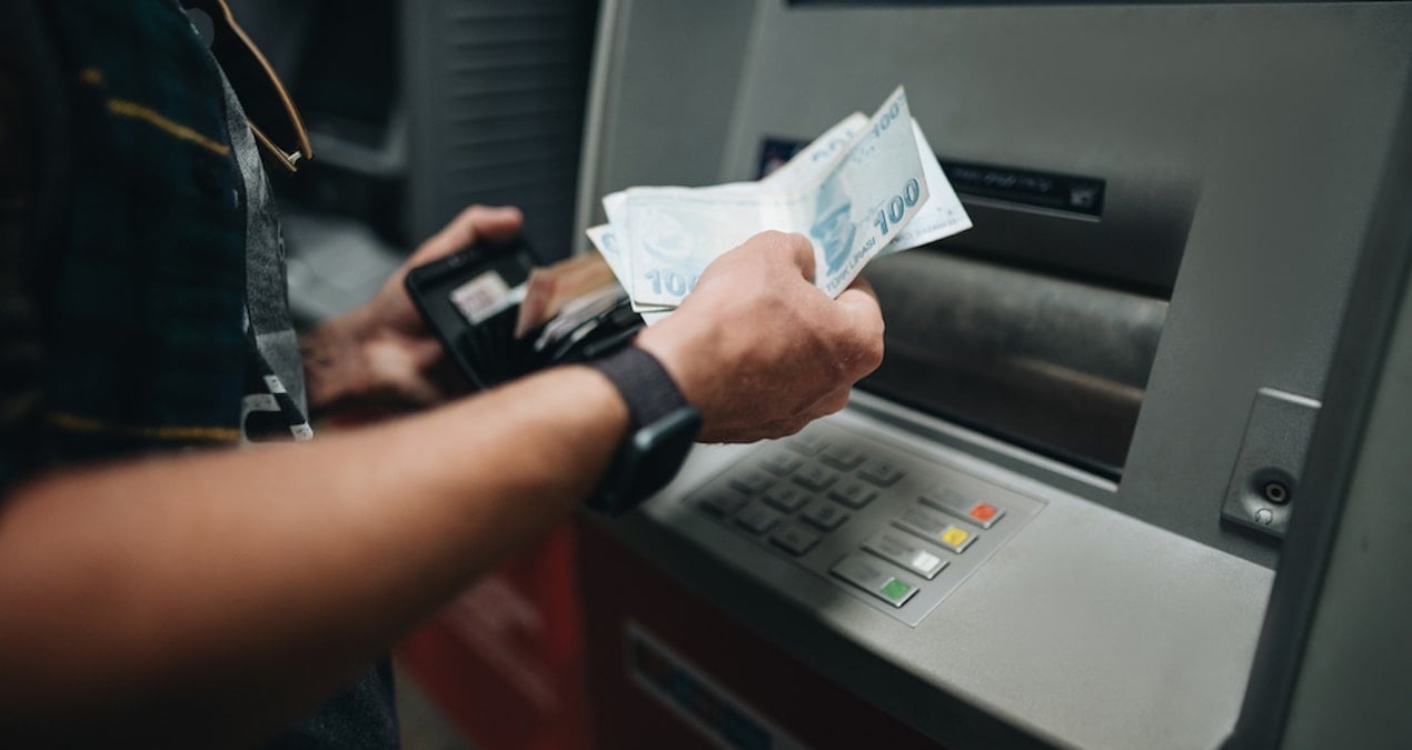 ATMDe Para Yatirma Limitleri Yenilendi Bankalardaki Faiz Sinirlari Degisti