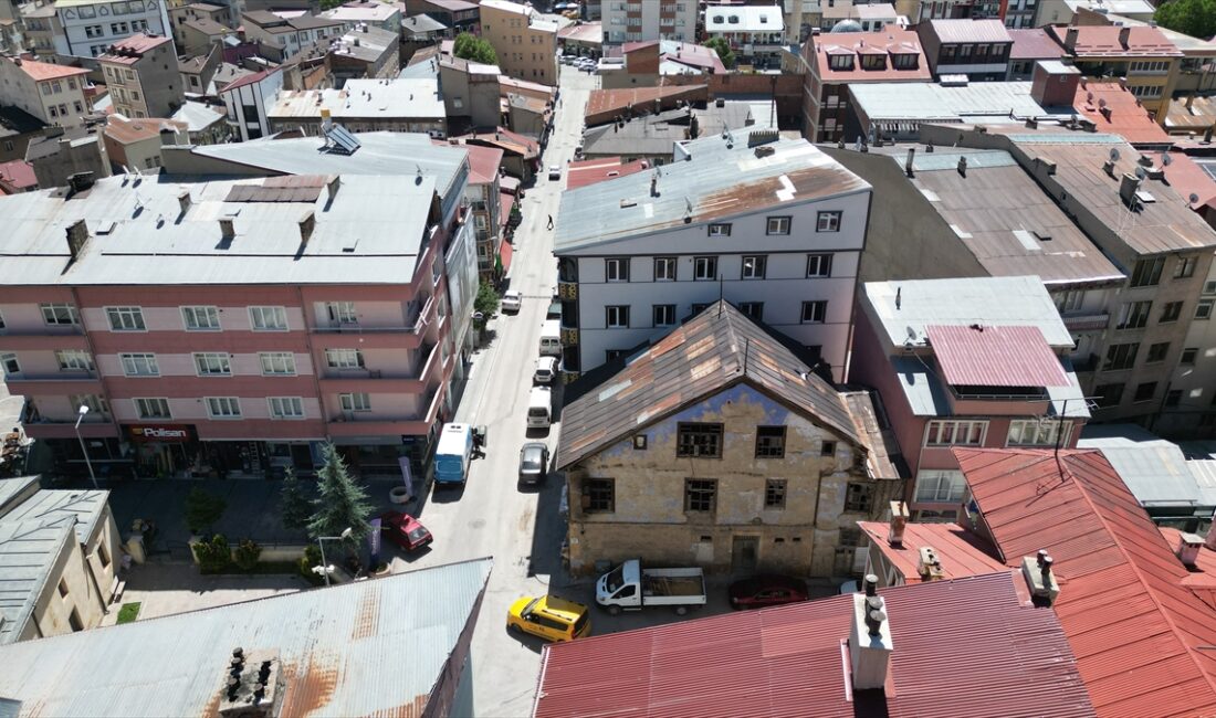 Bayburt’ta Emekli Öğretmen Marangozluk Geleneğini Yaşatıyor Osman Kodan: Geleneksel Marangozluğun