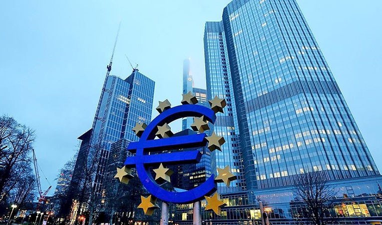 ECB Faiz Oranlarını Sabit Tutarak Ekonomik İstikrarı Koruyor Avrupa Merkez