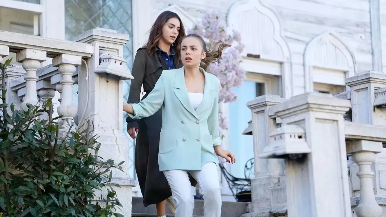 Bahar Sahin ve Sera Kutlubey Arasindaki Flas Ayrilik Bugun Ne.webp