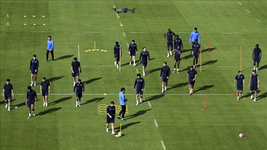 49 Yaşındaki Futbol İkonu: Kariyeri ve Deneyimleri Kısa Kariyer Özeti