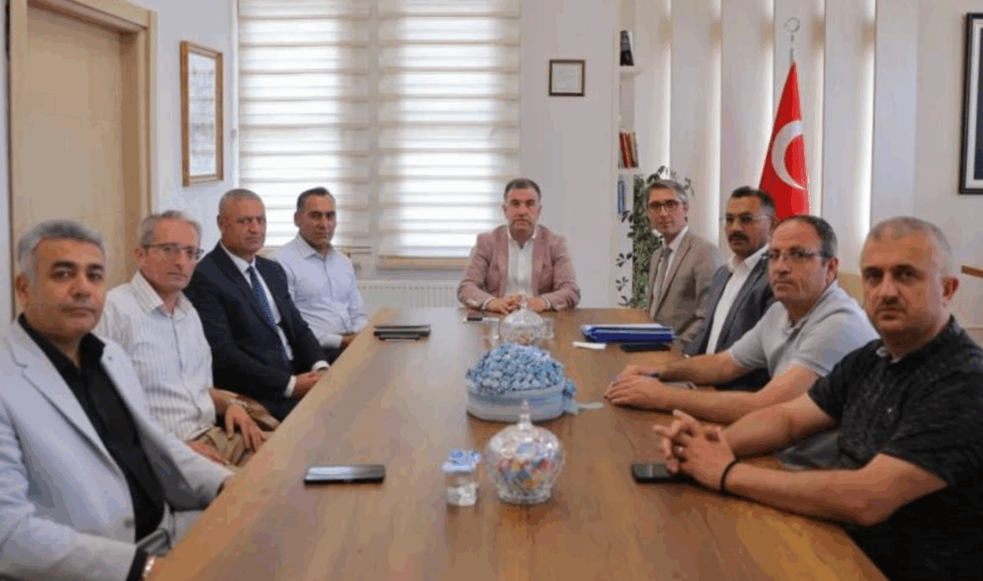 Bayburt’ta 2025-2026 Eğitim-Öğretim Yılı Hazırlıkları Değerlendirildi Vali Mustafa Eldivan’dan İl