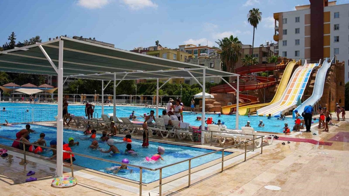 Yaz Sıcaklarında Havuzda Dikkat: Adenovirüs Tehlikesi! Yaz aylarının gelmesiyle birlikte