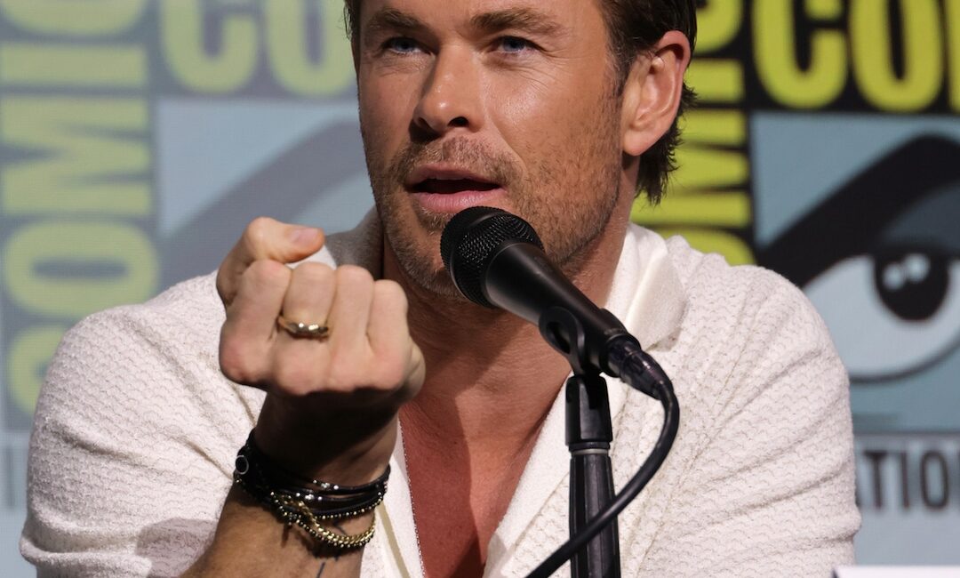 Chris Hemsworth ve Ailesi, U.K. Premiere’da Göz Doldurdu Hemsworth Ailesinin