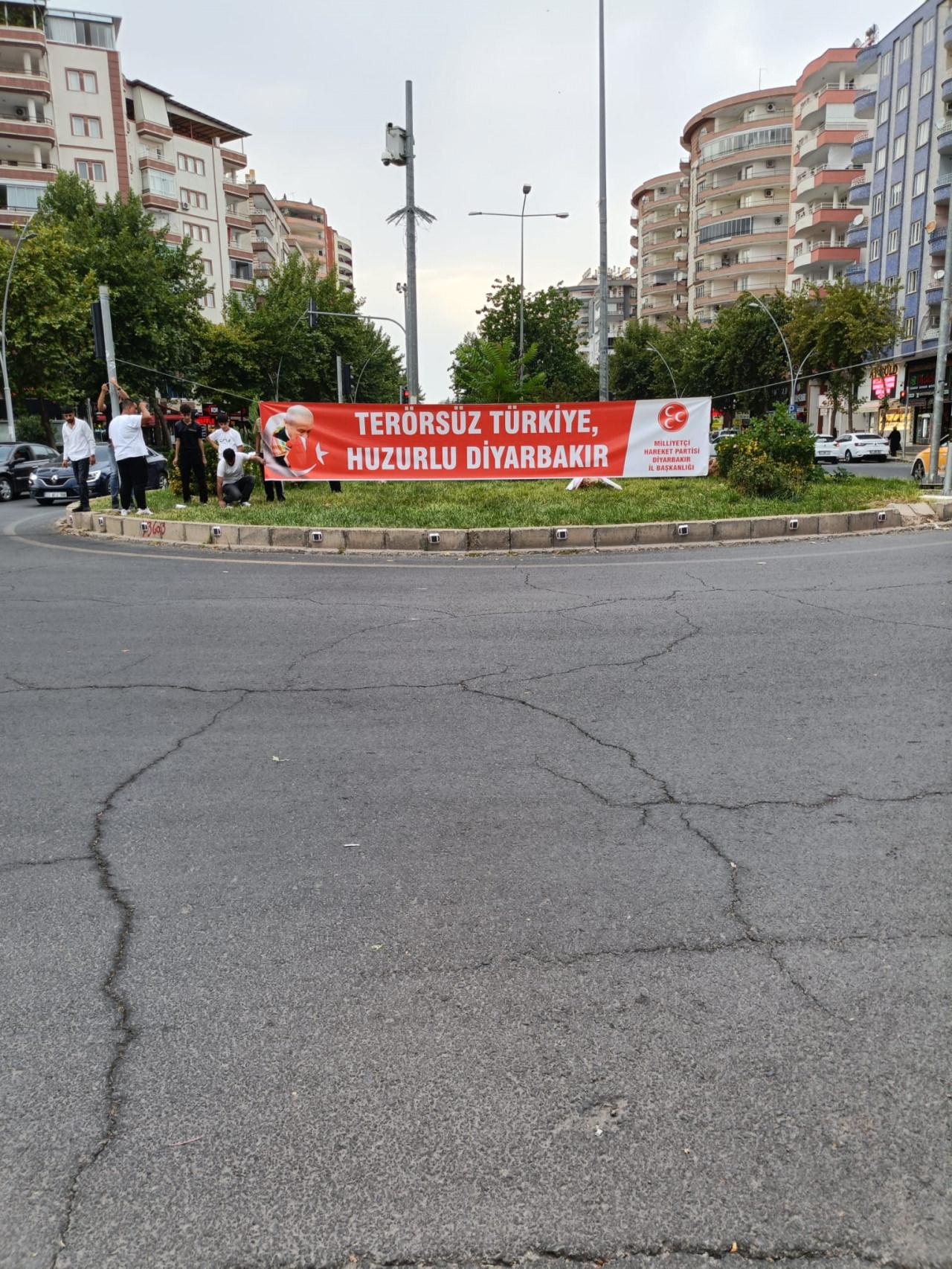 MHP’nin astığı pankartlar