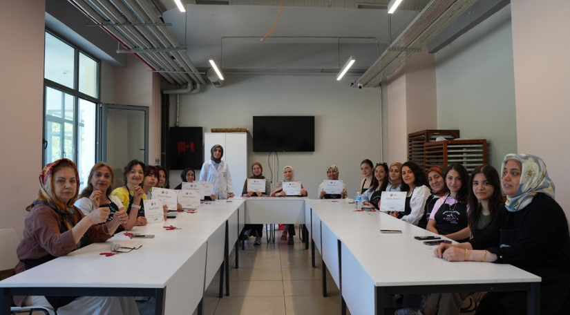 Doğal Taşlarla Takı Tasarımı: Fındıkzade’de Yaz Temalı Eğitim Programı KARINCA