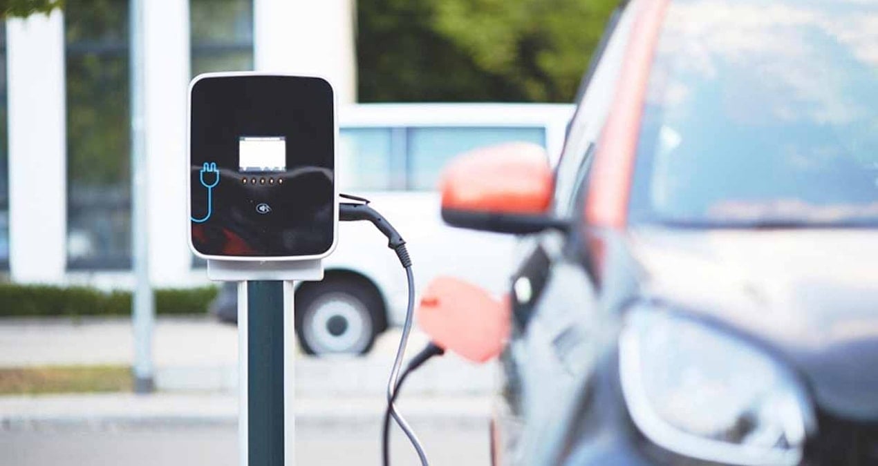 Enflasyonu Solladi Elektrikli Araclar 5 Dakikada 400 KM Sarj Ediyor