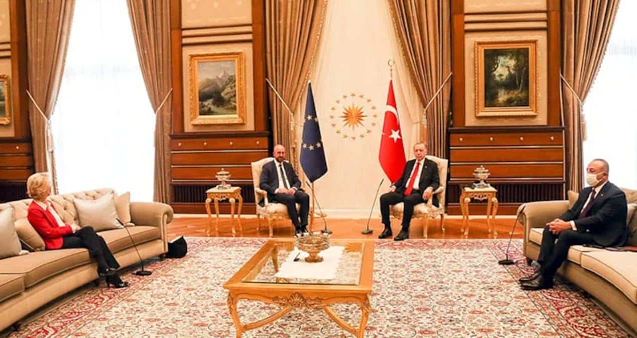 Erdoganla Gorusmesinde Koltuk Krizi Guven Oylamasinda Koltuguyla Ayrildi