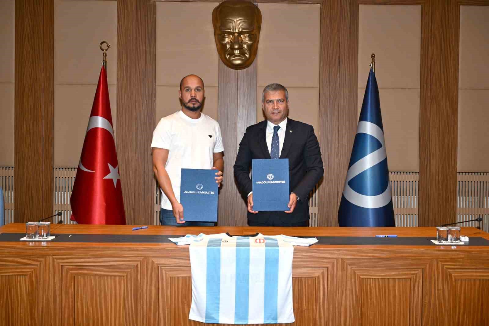 Eskisehir Anadolu Okulu Futbol Subesi Sinav Doneminde Devredildi