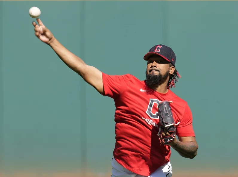 Cleveland Guardians Mantienen Firme Postura sobre Emmanuel Clase en la
