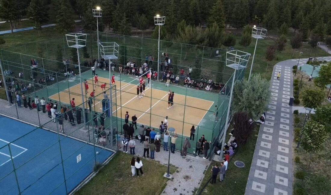 Şefik Köksal Futbol ve Ali Önder İpek Voleybol Zafer Kupası