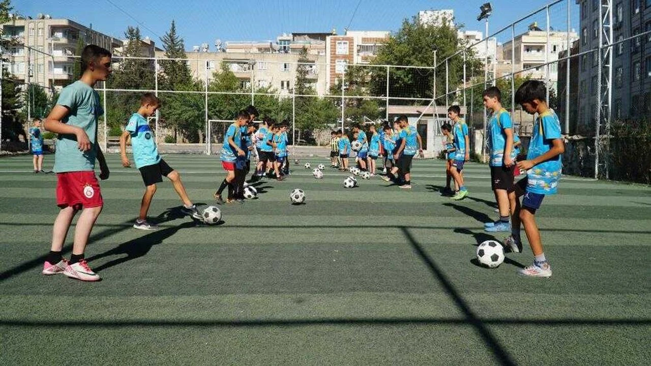 Gelecegin Yildizlari Sahada Yaz Futbol Kursunda Sampiyonluk Heyecani.webp