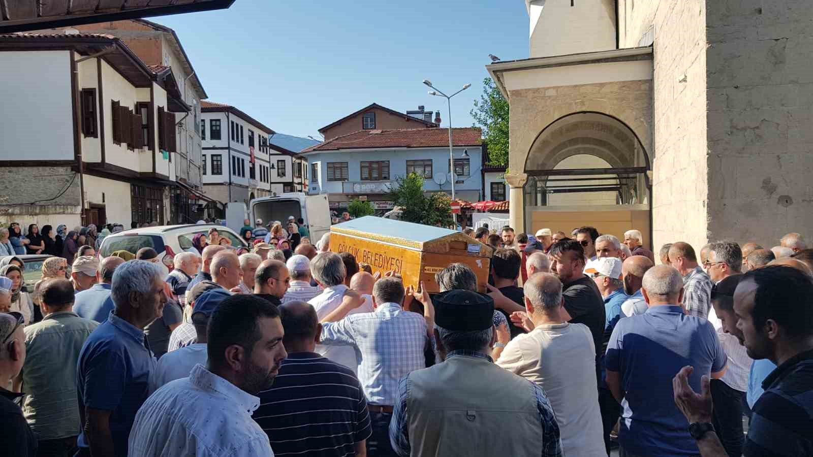 Genc Ogretmen Safranboluda Topraga Verildi MEB Yonetmeligi Ile Huzunlu Veda