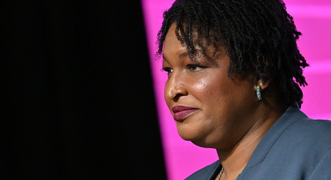 DEI Programlarına Yönelik Eleştiriler Artıyor: Stacey Abrams’dan Uyarılar Şirketlerin DEI