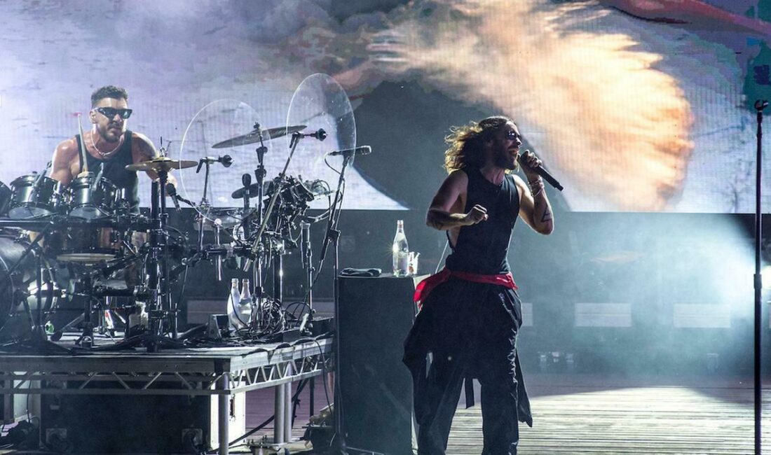 Thirty Seconds to Mars: Energetic Performance Captivates Fans at Arena
