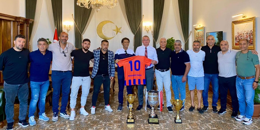 İskenderun Masterler’den Anlamlı Şampiyonluk Ziyareti İskenderun Kaymakamı Muhammet Önder ile