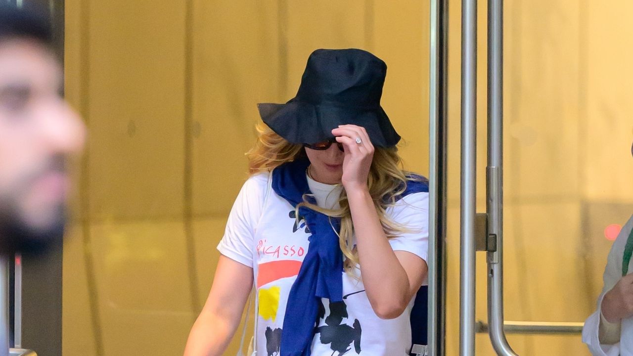 Jennifer Lawrence Sneakerina Ayakkabi Trendini Yeniden Sahneliyor
