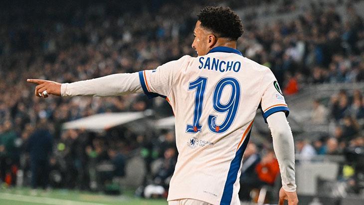 Jadon Sancho’nun Juventus Transferi Durdu: Süper Lig Takımlarıyla İddialar Devam