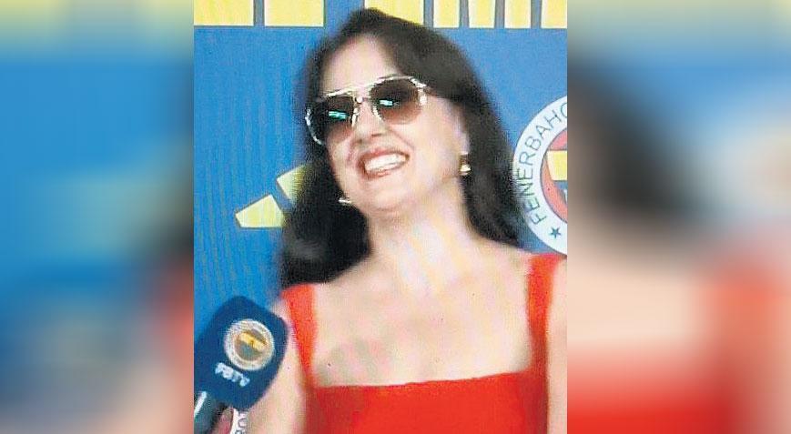 Meltem Cumbul’un Fenerbahçe Forma Lansmanına Kırmızı Elbiseyle Katılması Gündem Oldu