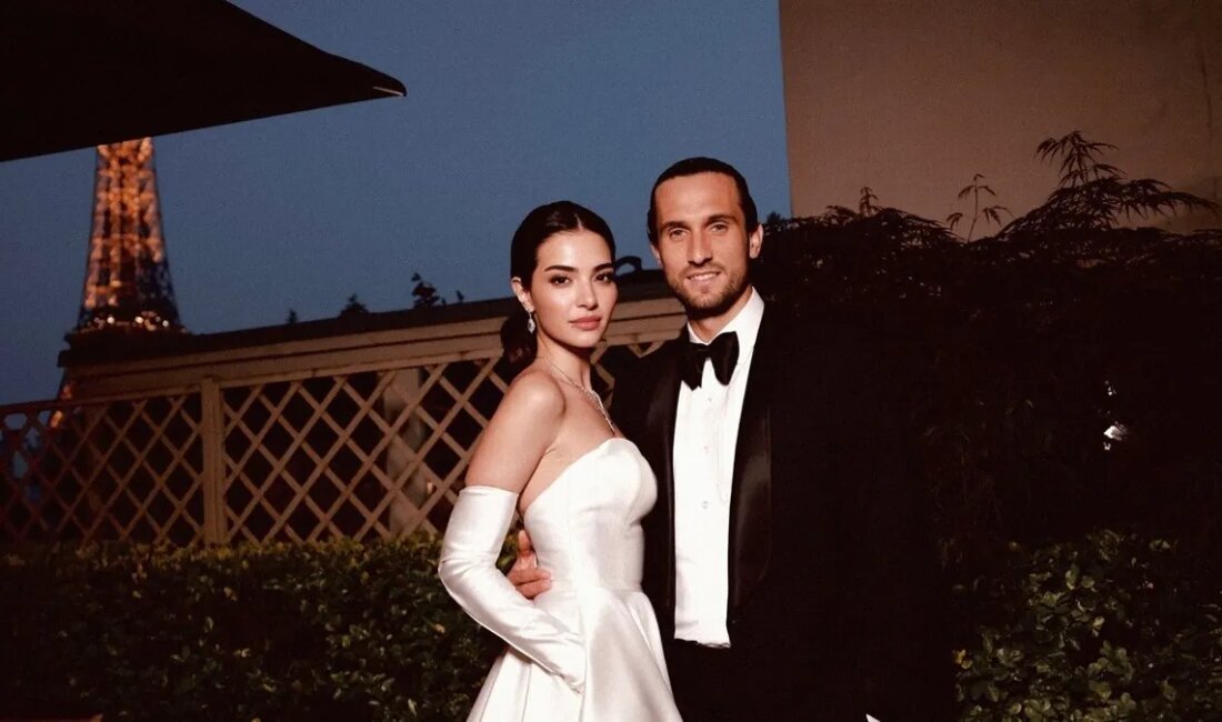 Melisa Aslı Pamuk ve Oğlu ile Mutlu Aile Pozu Ünlü