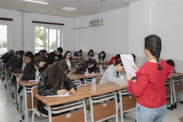 Mersin Büyükşehir Belediyesi Eğitim Kursları 2024-2025 Döneminde Başarılarını Artırdı Öğrenci