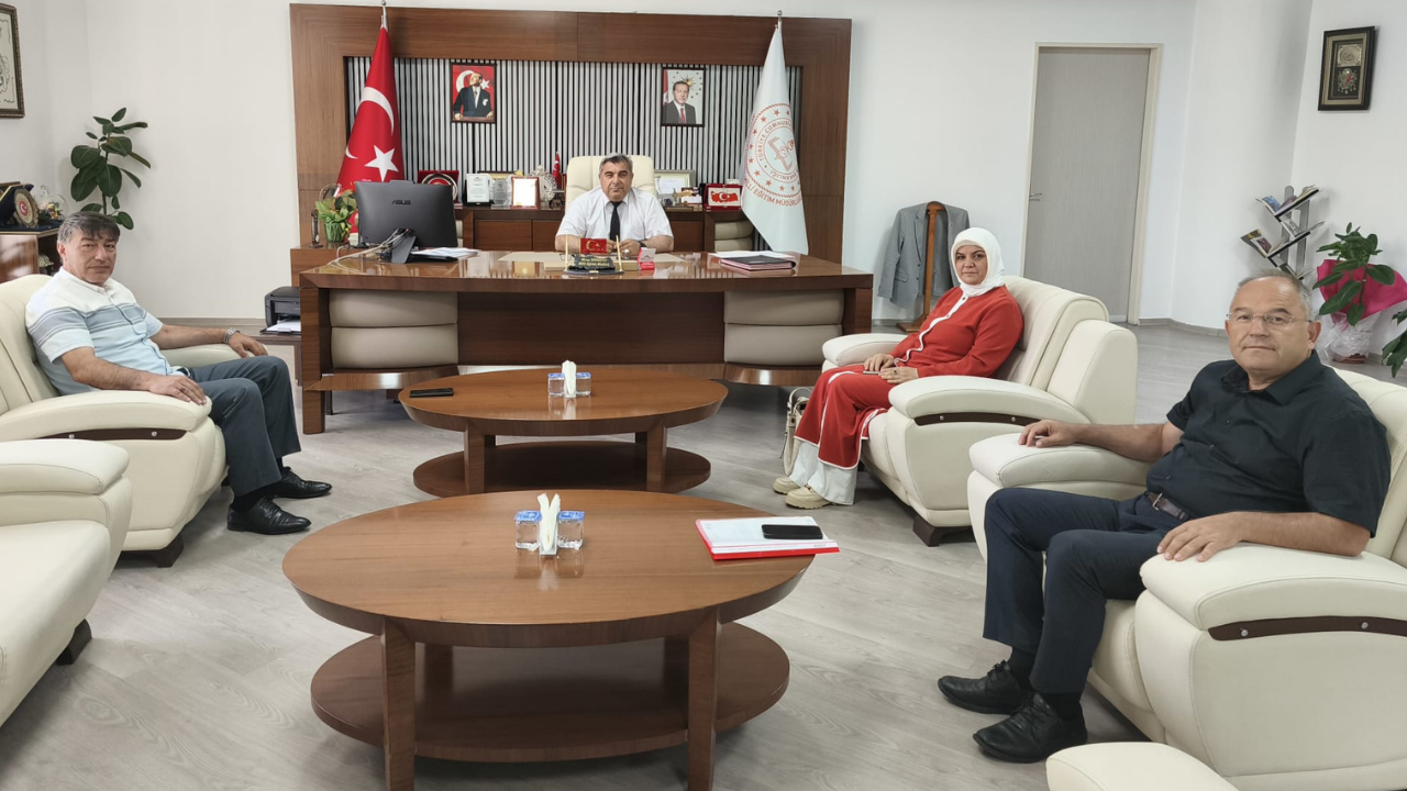 Yunus Emre Mahalle Muhtarı Şule Öztürk ve Yarenler Mahalle Muhtarı
