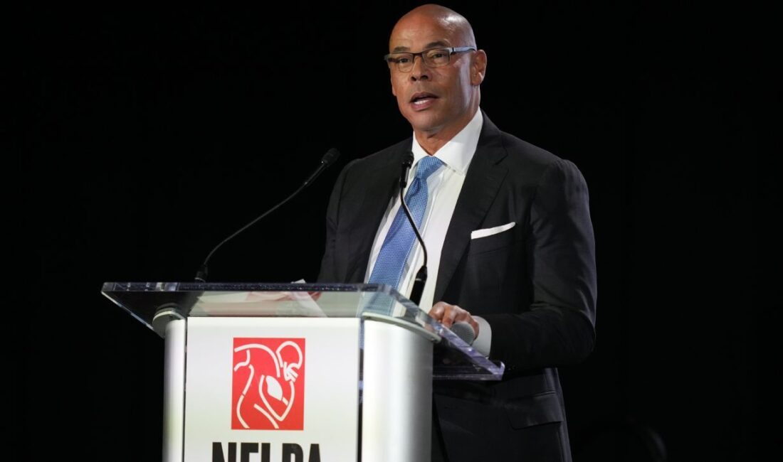 NFLPA’nın Yeni İcra Direktörü Lloyd Howell Jr. Hakkında Tartışmalar Büyüyor