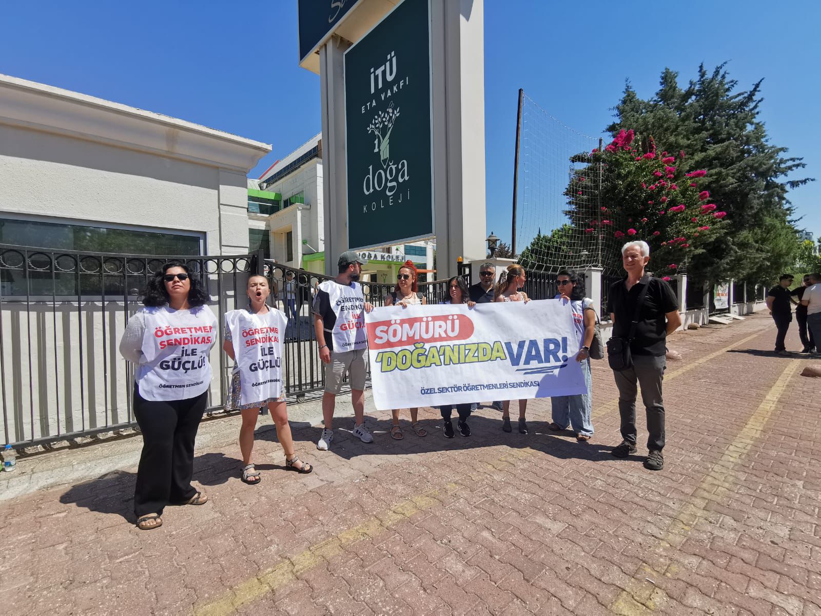 Öğretmen Hakları İçin Antalya’da Ses Yükseltiyor: "Adalet İstiyoruz!" Ogretmen Haklari Icin Antalyada Ses Yukseltiyor Adalet Istiyoruz