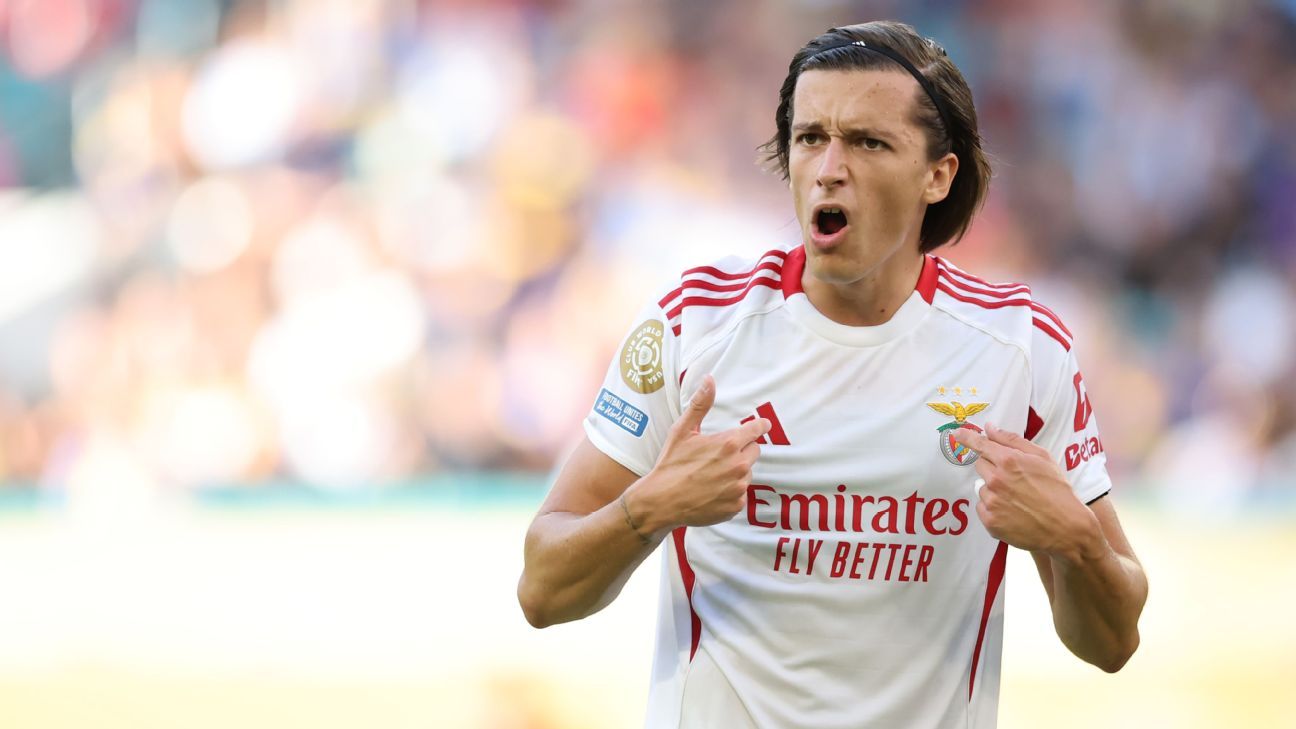 Real Madrid Alvaro Carrerasi Resmen Kadrosuna Katti