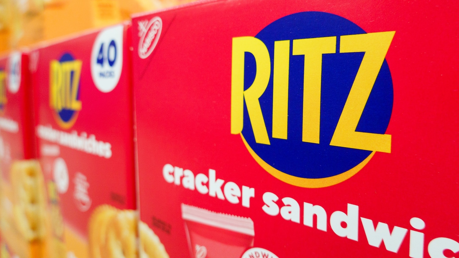 Ritz Krakerleri Peynir Etiketli Paketlerde Fistik Ezmeli Sandvicler Bulundu