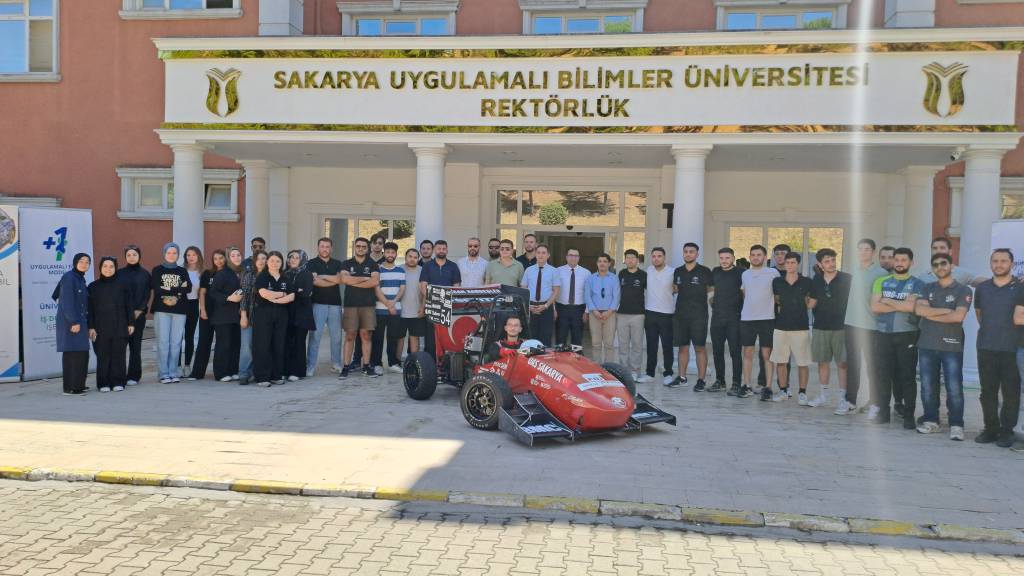 Sakarya Uygulamalı Bilimler Üniversitesi’nden Formula Student Heyecanı SUBÜ Öğrencileri, İsviçre’de