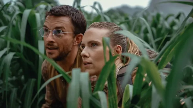 Scarlett Johansson’dan Yeni “Slutty Little Glasses” Fotoğraf Çekimi Teaser’ı Scarlett