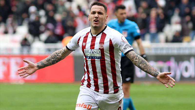 Sivasspor’dan Transfer Hamleleri: Rey Manaj’a Veda, Üç Yeni İsim Rey