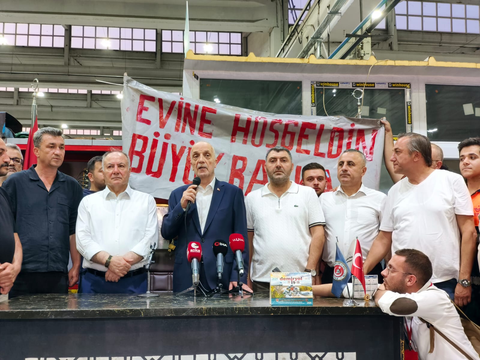 Son Dakika Gelismesi Isyerlerimizi Terk Etmiyoruz Tepki Var