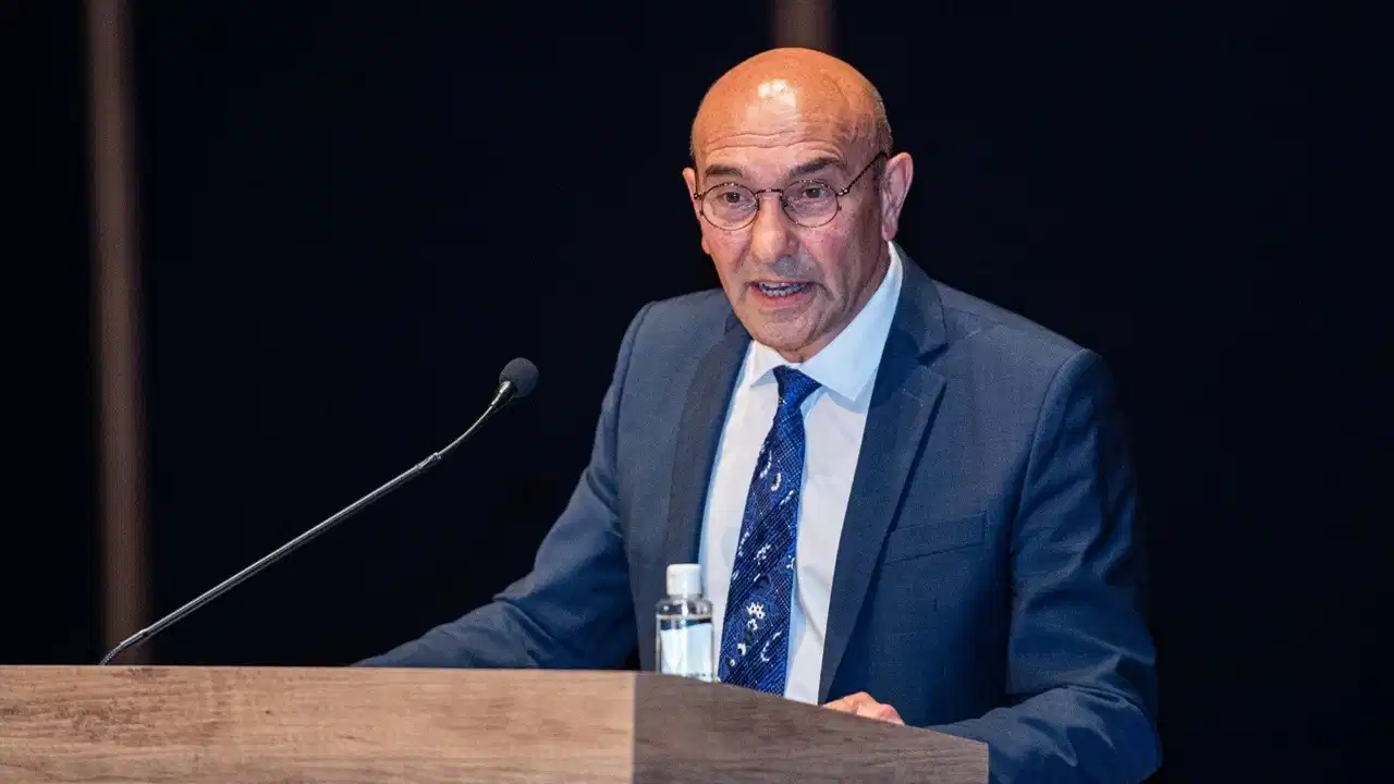 Tunç Soyer