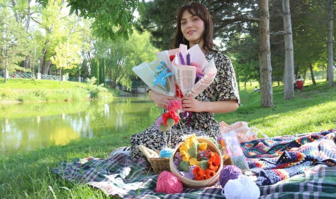 Eskişehirli Öğrenci Yeliz Elmas’tan Örgü Çiçek Sanatı Yeliz Elmas: Hobi