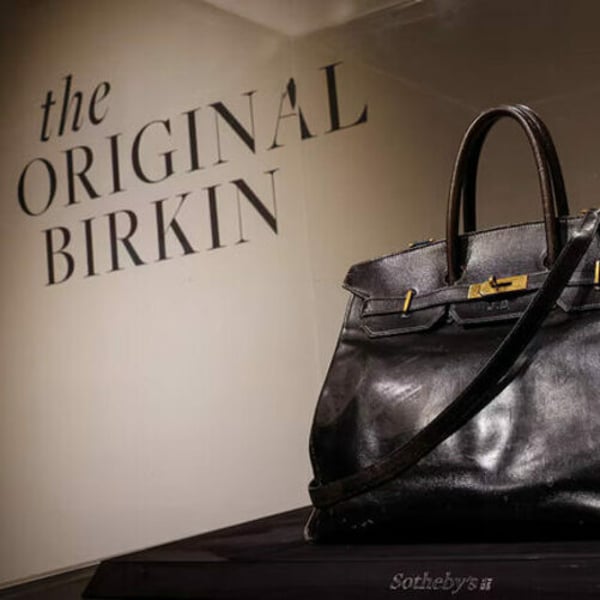 Jane Birkin’in İkonik Çantası, Paris Müzayedesinde 10 Milyon Dolar Rekoru