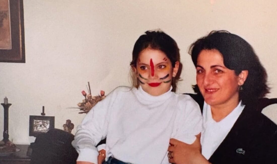Eda Ece’den Annelerine Duygusal Bir Mesaj Eda Ece’nin Annesine Olan